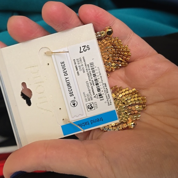 Santa 🎅 Dangle Crystal Dangle Earrings,  NWT - Picture 6 of 6